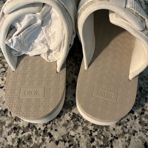 Never worn. Just not my style - Picture 3 of 3